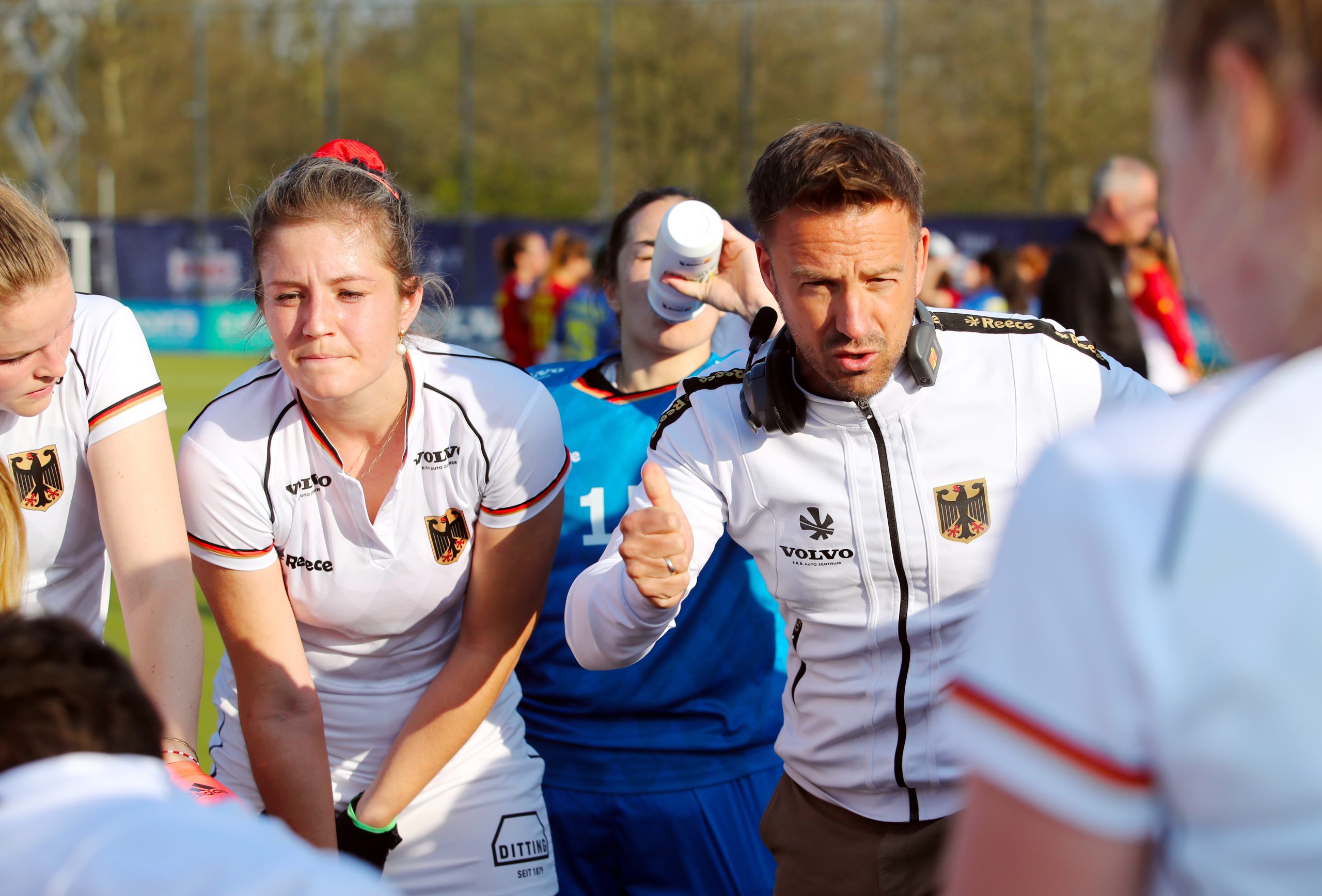 DUSSELDORF - Pro Leaque Women
2020-2021
Germany v Spain.
Foto: Sonja Zimmermann listening to Valentin Altenburg 
WORLDSPORTPICS COPYRIGHT Ariane Schirle