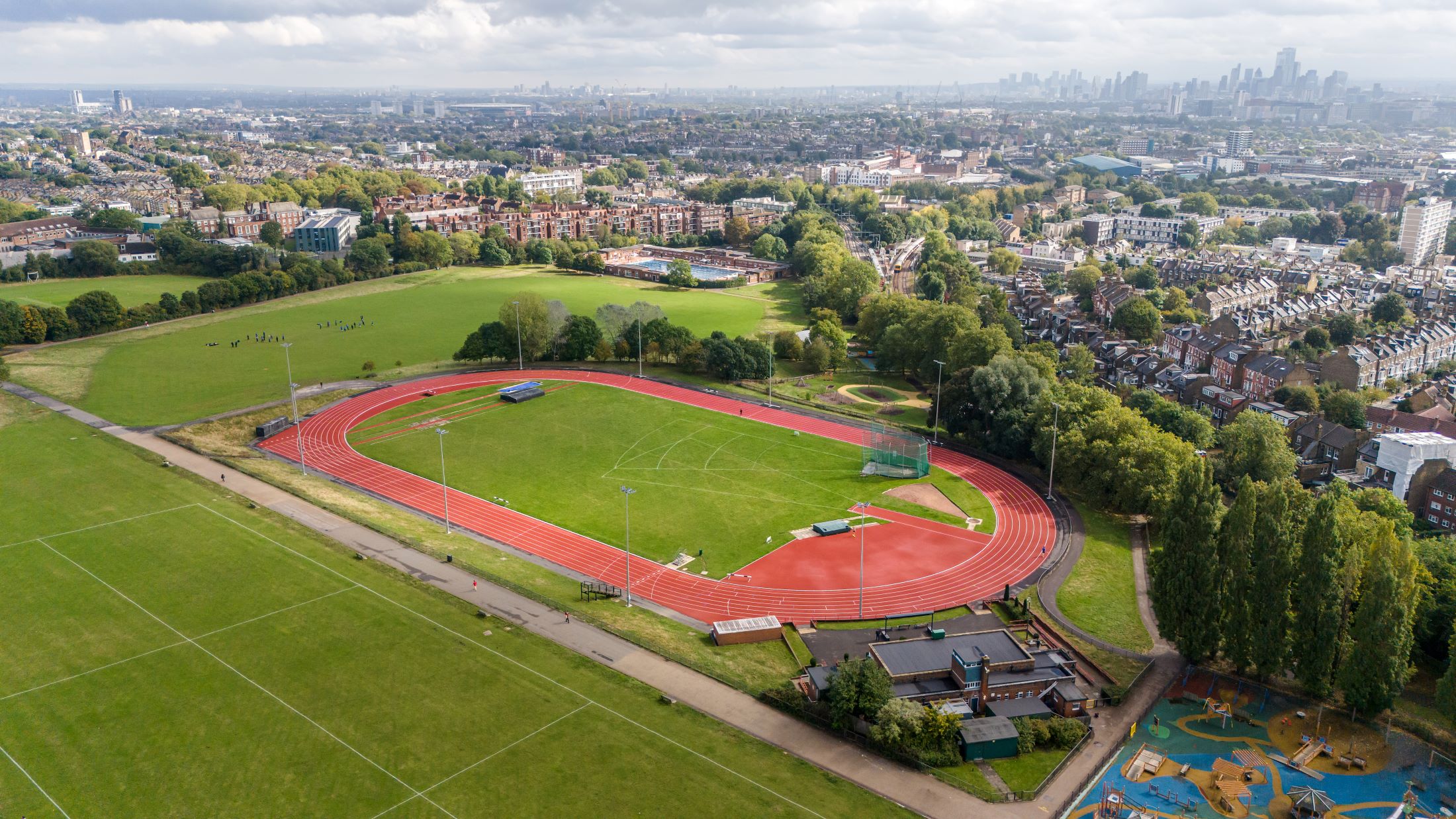 20240924 Polytan – Parliament Hill – Rekortan M – drone 009 Parliament Hill - skyline